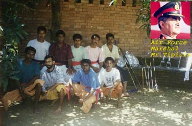 GROUP PHOTO OF STUDENTS AT ASHTAMUDI RESORTS