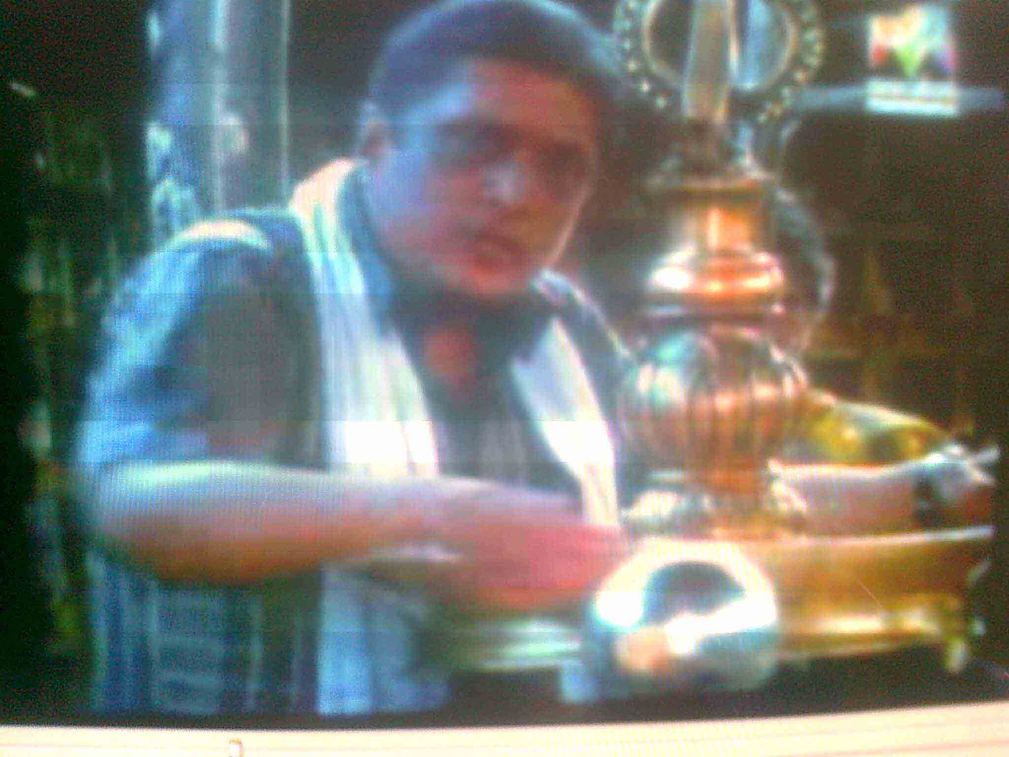 Artist Mathew dialog with Rajasenan, cleaning the temple lamp-stand