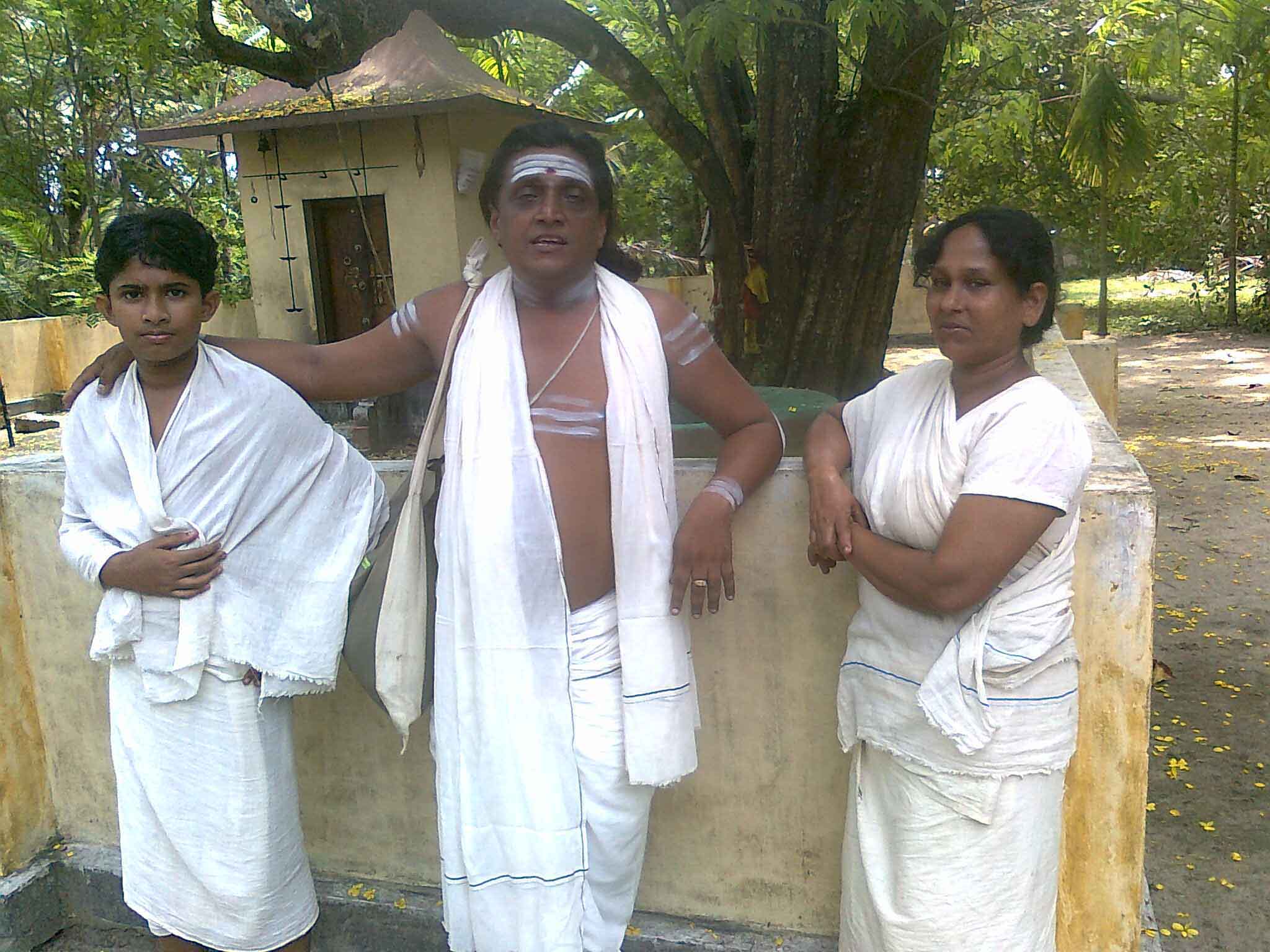 Artist Omana & kid along with Kollam Mathews at Kayamkulam