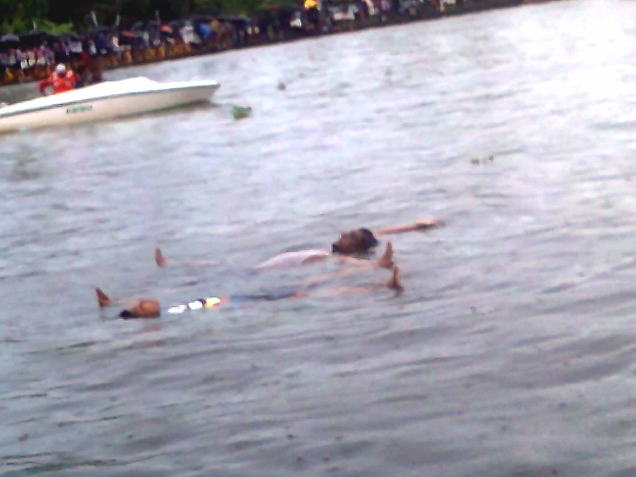 Waterfloating in kayamkulam lake Mathew & Shelly
